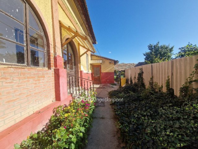 Eladó családi ház, Karcagon 19.7 M Ft, 2 szobás