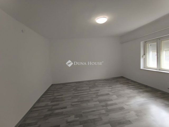 Eladó családi ház, Szolnokon 16.9 M Ft, 2 szobás