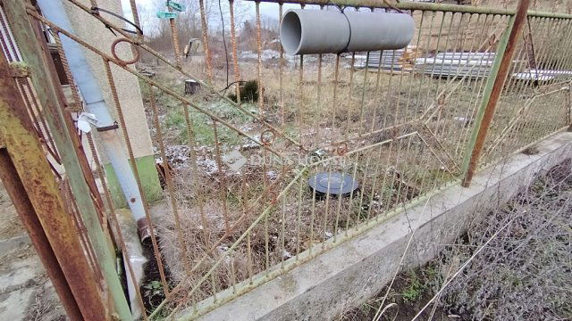 Eladó családi ház, Lajoskomáromban, József Attila utcában