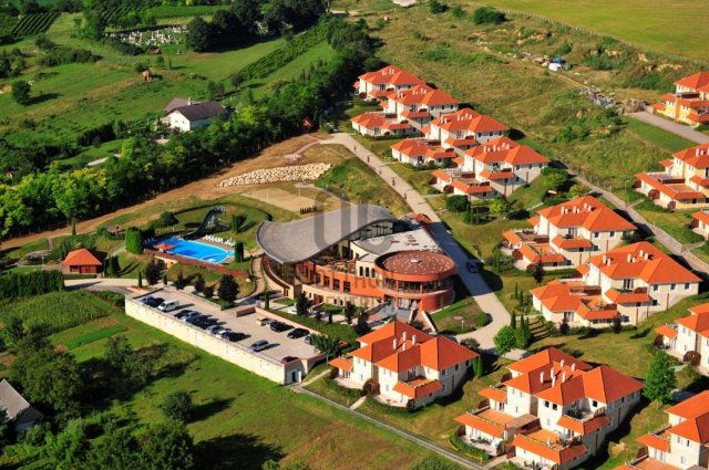 Eladó hotel, Dunaszentmiklóson 1610.96 M Ft / költözzbe.hu