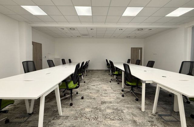 Kiadó iroda, Debrecenben 1375 E Ft / hó, 1 szobás