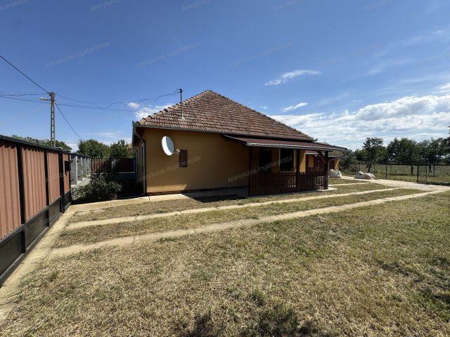 Eladó családi ház, Geszten 15.85 M Ft, 2 szobás