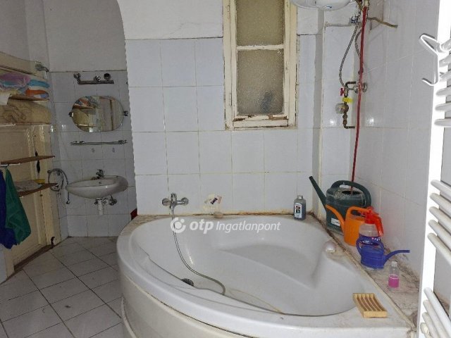 Eladó téglalakás, Budapesten, VIII. kerületben 99 M Ft, 4 szobás