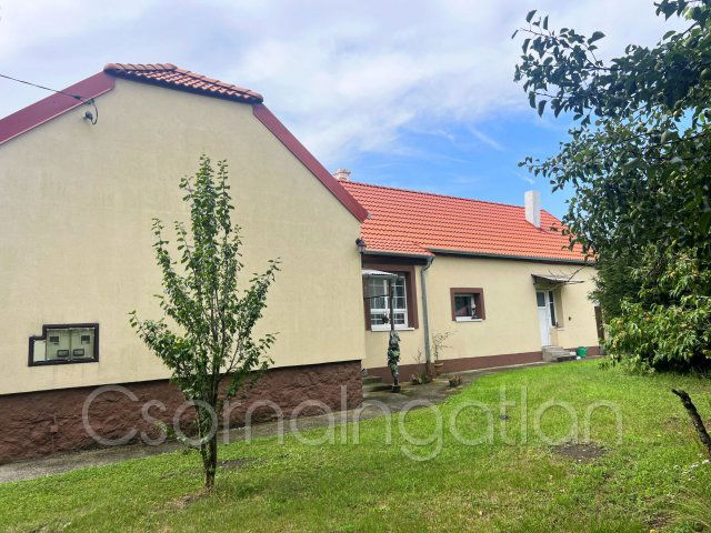 Eladó családi ház, Csornán 33 M Ft, 2 szobás