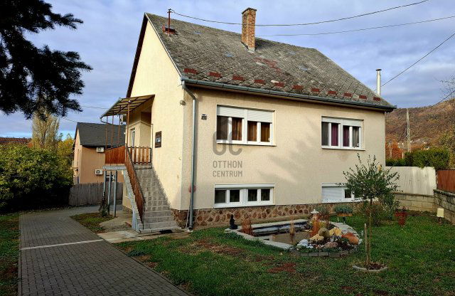 Eladó családi ház, Hosszúhetényen 68.9 M Ft, 5 szobás