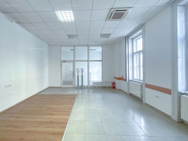 Kiadó iroda, Kaposváron, Fő utcában 300 E Ft / hó