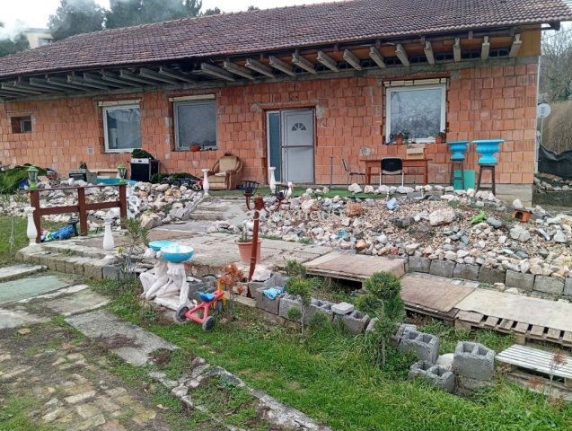 Eladó családi ház, Dunaújvárosban 63 M Ft, 4 szobás