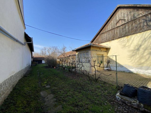 Eladó családi ház, Békéscsabán 44 M Ft, 5 szobás