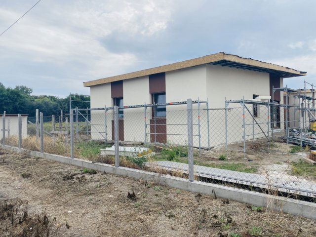 Eladó ikerház, Dabason 102 M Ft, 3 szobás / költözzbe.hu