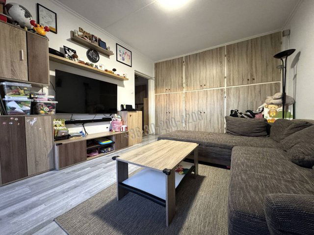 Eladó panellakás, Mosonmagyaróváron 39.9 M Ft, 1+2 szobás