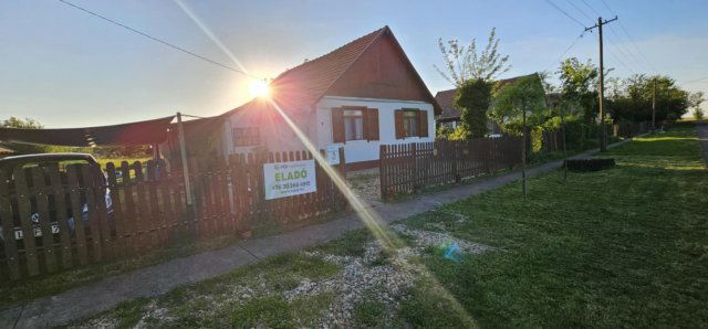 Eladó családi ház, Tiszafüreden 30 M Ft, 1 szobás