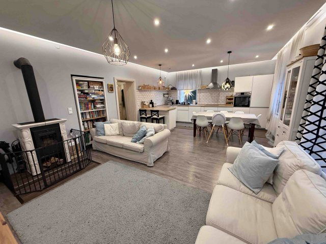 Eladó családi ház, Gödöllőn 164 M Ft, 7 szobás