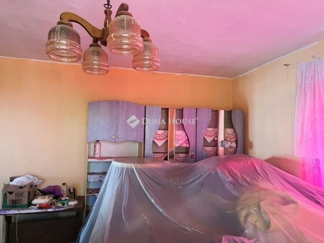 Eladó ikerház, Bugyin 49.9 M Ft, 5+1 szobás