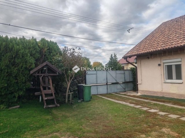 Eladó családi ház, Zsámbokon 45 M Ft, 2 szobás