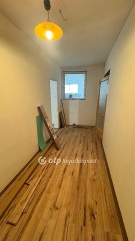 Eladó téglalakás, Pápán 24.9 M Ft, 2+1 szobás