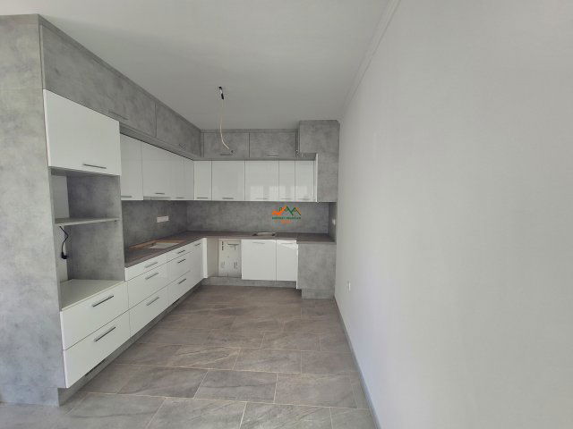 Eladó téglalakás, Szigetszentmártonban 65.9 M Ft, 4 szobás