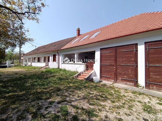 Eladó családi ház, Bakonybánkon 45.6 M Ft, 2 szobás