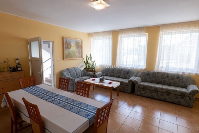 Eladó családi ház, Pécsett 169.9 M Ft, 5+2 szobás