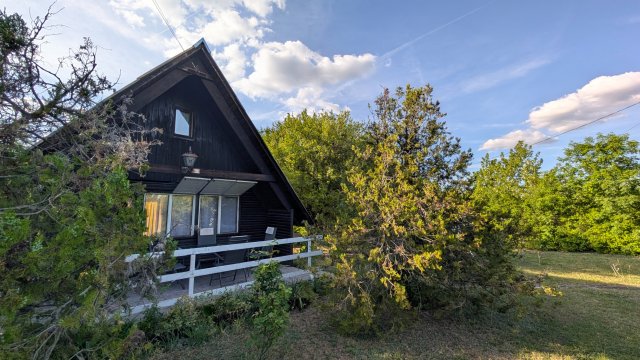 Eladó nyaraló, Balatonkenesén 26 M Ft, 2 szobás