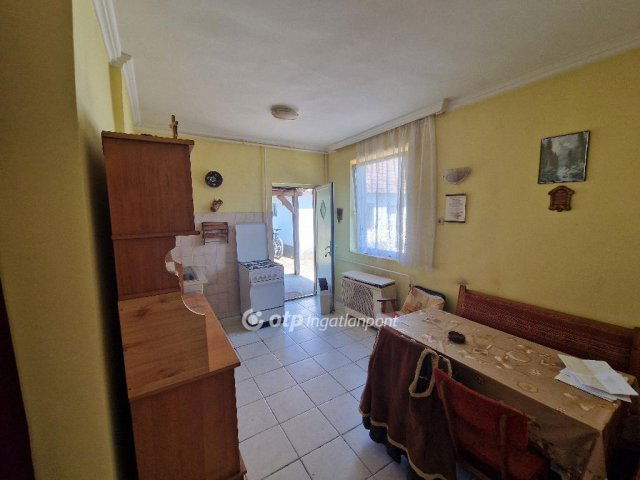 Eladó családi ház, Biriben 20 M Ft, 2 szobás