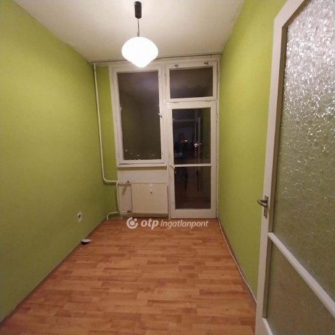 Eladó panellakás, Nyíregyházán 34.8 M Ft, 1+1 szobás