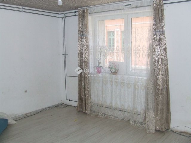 Eladó családi ház, Esztergomban 88 M Ft, 6 szobás