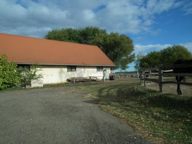 Eladó mezogazdasagi ingatlan, Nagytarcsán 99 M Ft, 1 szobás