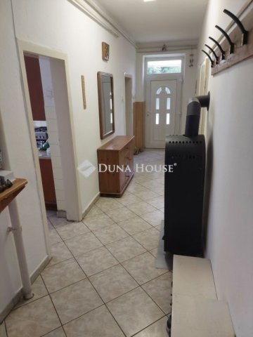 Eladó családi ház, Pécsett 43 M Ft, 3 szobás