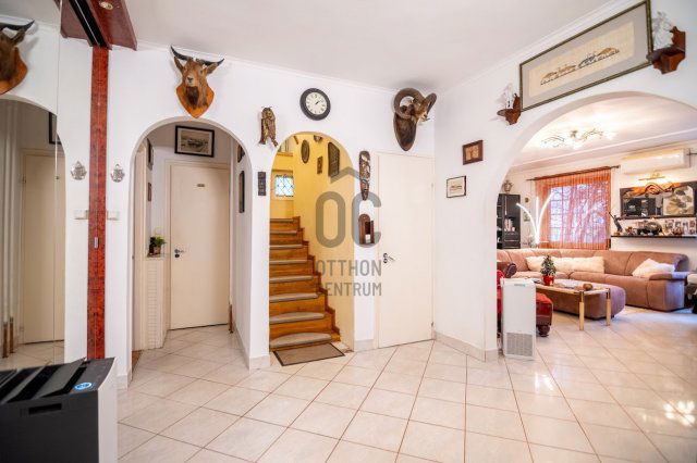 Eladó családi ház, Pomázon 199.999 M Ft, 6 szobás