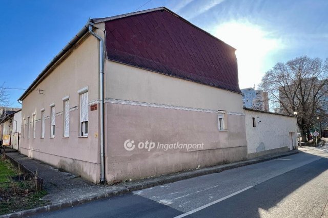 Eladó családi ház, Nyíregyházán 179 M Ft, 16 szobás