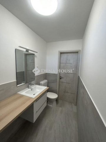 Eladó panellakás, Pécsett 57.9 M Ft, 2 szobás