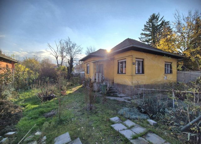 Eladó családi ház, Budapesten, III. kerületben 96 M Ft, 2 szobás