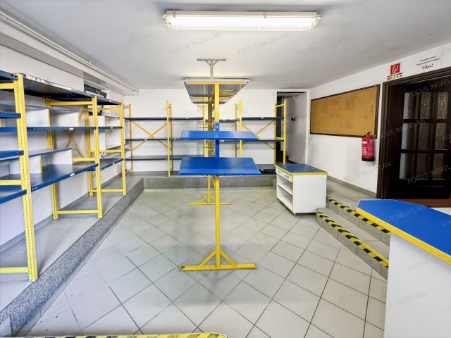 Kiadó üzlethelyiség, Kecskeméten 140 E Ft / hó, 3 szobás