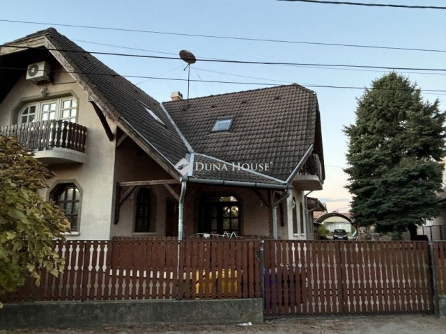 Eladó családi ház, Dunaharasztin 125 M Ft, 6 szobás
