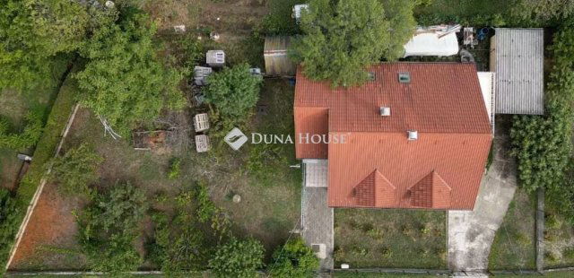Eladó családi ház, Balatonalmádiban 92.9 M Ft, 6 szobás