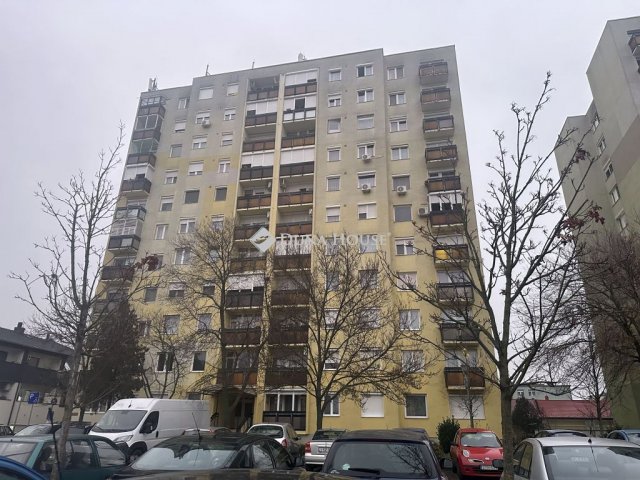 Eladó panellakás, Nyíregyházán, Toldi utcában 34.5 M Ft