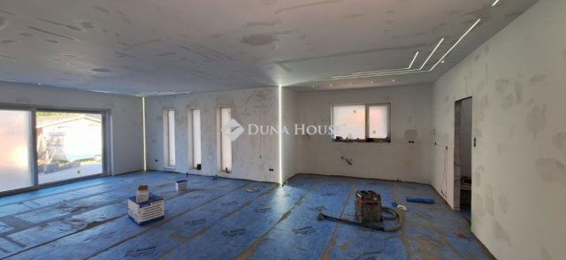 Eladó családi ház, Budakalászon 219 M Ft, 4 szobás