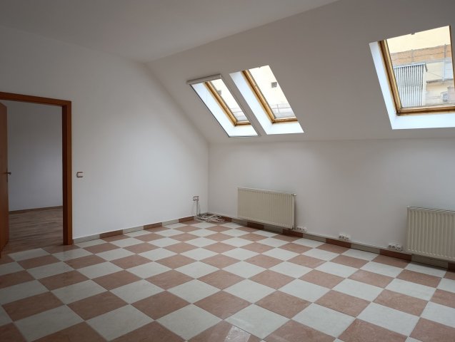Eladó téglalakás, Veszprémben 74 M Ft, 2 szobás
