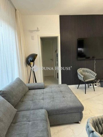 Eladó téglalakás, Pécsett 64.99 M Ft, 2 szobás