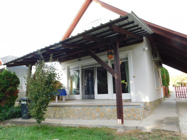 Eladó nyaraló, Vonyarcvashegyen 79.9 M Ft, 3+1 szobás