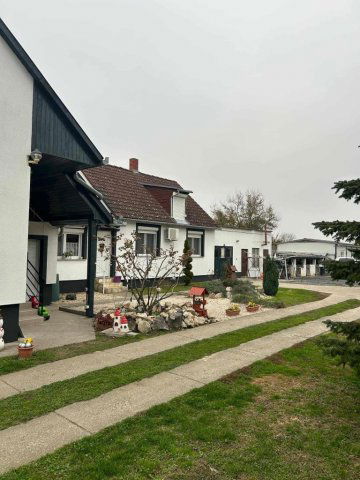 Eladó családi ház, Harkányban 99 M Ft, 6 szobás