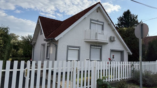Eladó családi ház, Gyenesdiáson 121.5 M Ft, 5 szobás