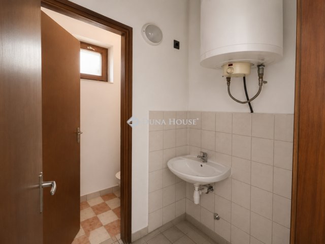 Eladó családi ház, Kalocsán 38 M Ft, 2 szobás