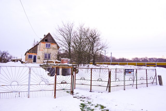 Eladó családi ház, Taksonyon 51.5 M Ft, 1 szobás