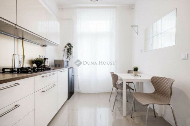 Eladó téglalakás, Budapesten, V. kerületben 114.9 M Ft, 2 szobás