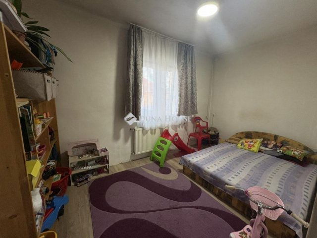 Eladó családi ház, Úrin 54.9 M Ft, 3 szobás