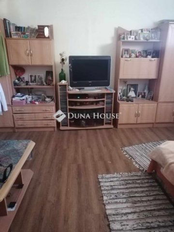 Eladó családi ház, Pécsett 50 M Ft, 5 szobás