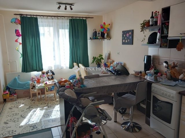 Eladó panellakás, Debrecenben 66.5 M Ft, 4 szobás