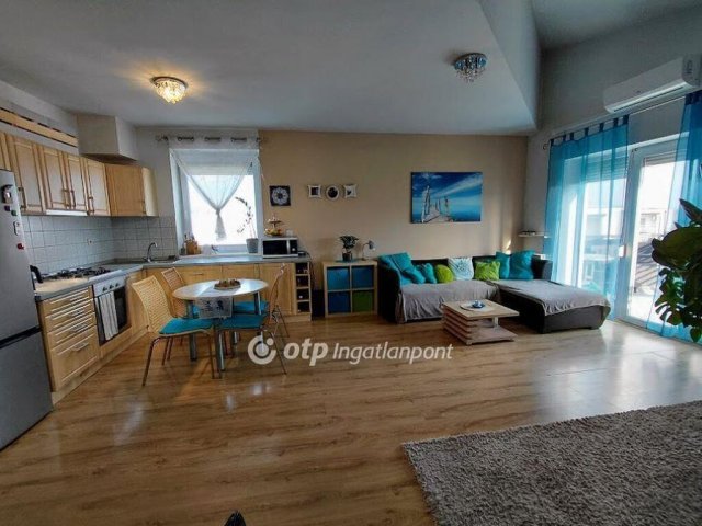 Eladó téglalakás, Győrött 79 M Ft, 3 szobás