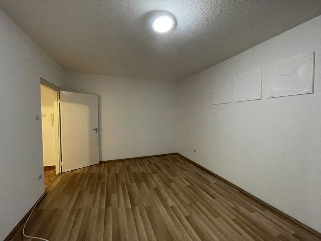 Eladó panellakás, Miskolcon, Árvíz utcában 24.9 M Ft